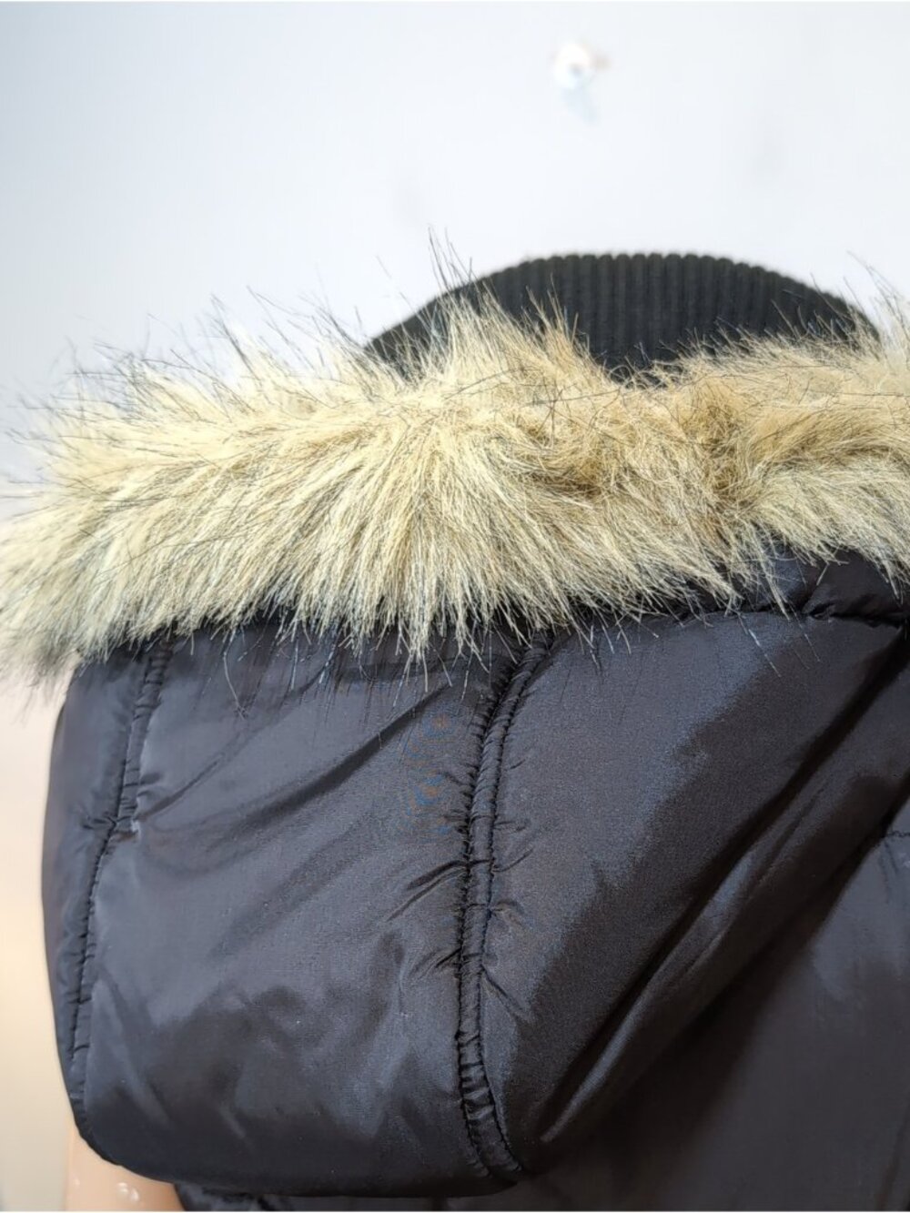 Costa Blanca Black Cropped Puffer Vest Faux Fur Hood Ribbed Knit Size Medium - Picture 7 of 14
